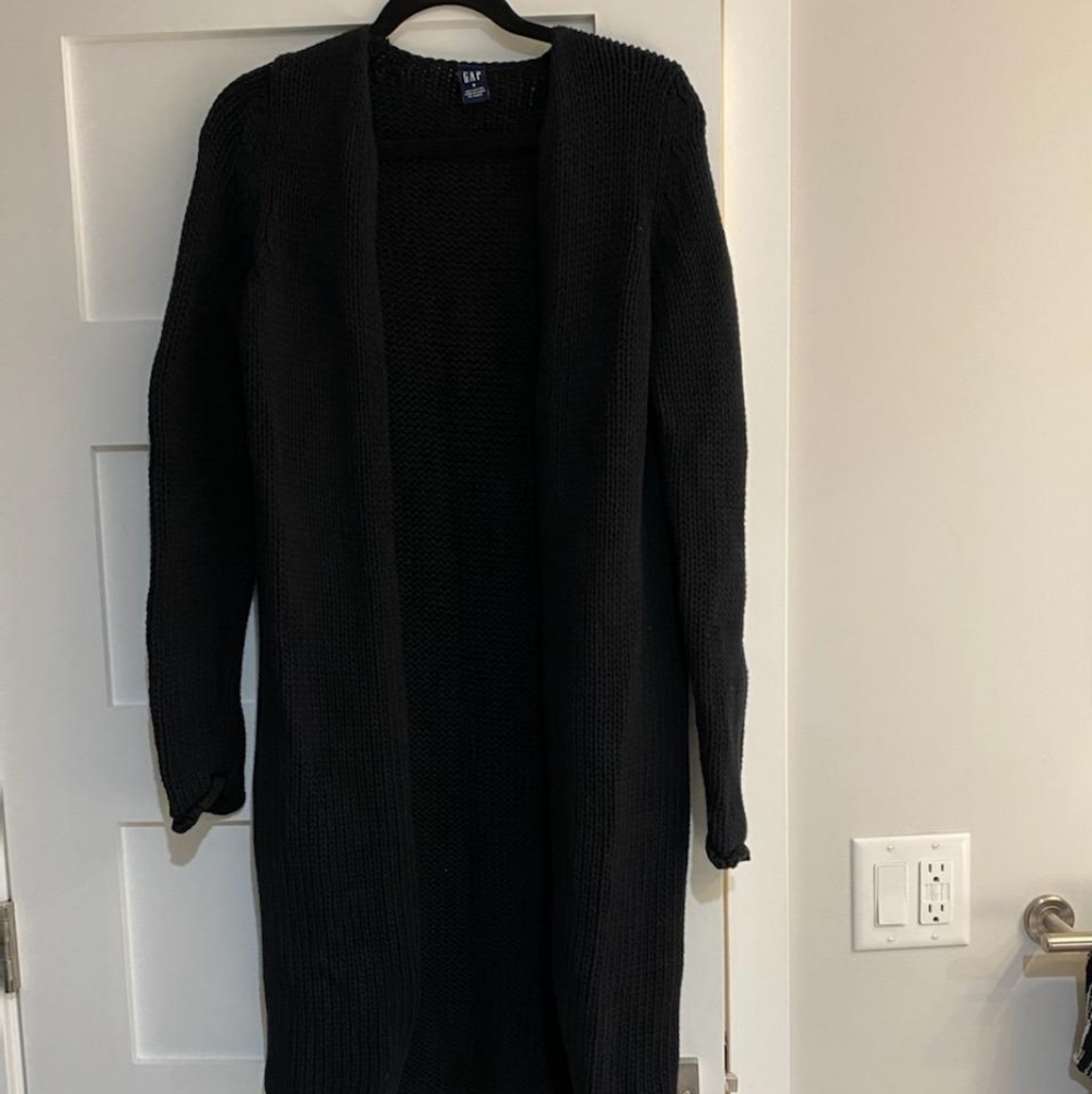 gap brand black cable knit sweater